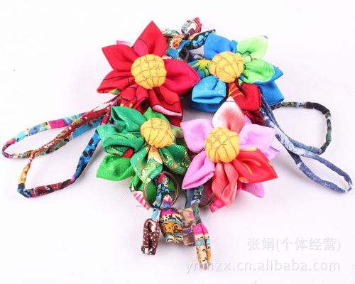 民族风布艺钥匙扣 花朵包包挂件的批发与美学指南